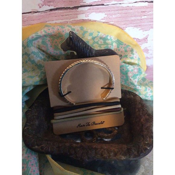 NWT Francesca’s HAIR TIES & BRACELET SET 6 PC Gold Cuff Bracelet & 5 Ties - Picture 4 of 11